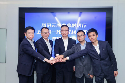 Jun Cao, General Manager of Tencent Cloud Commercial Banking Solutions; Ming Zhou, Vice General Manager of WeBank Digital Finance Development Department; Billy Chiu, Alternate Chief Executive and Chief Technology Officer of Fusion Bank; Liming Hu, Vice President of Tencent Cloud and Double Tang, Senior Director of Cloud Infrastructure & Application Management of Fusion Bank (From left to right)